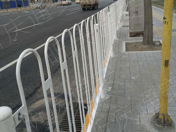 交通標(biāo)志桿